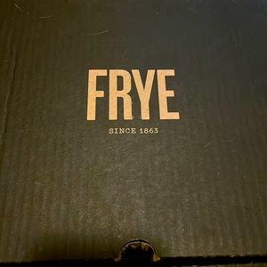 Frye Nora zip short